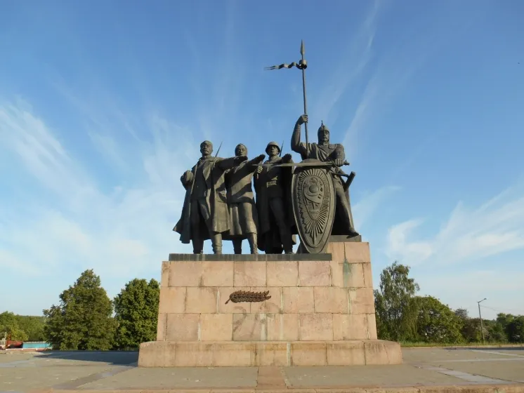 Пам'ятник, Чернігів